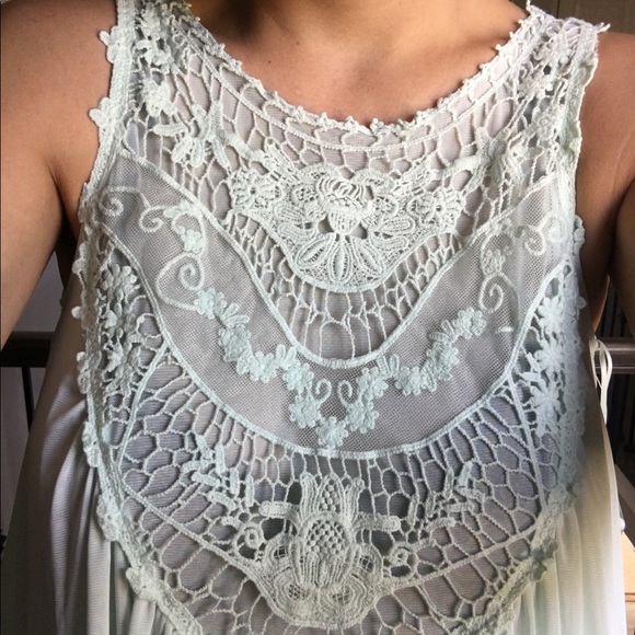 Blouse/tank - Picture 2 of 4